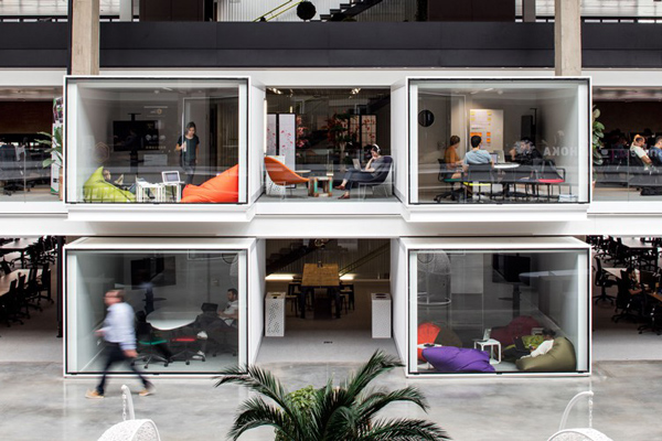 Why you should consider transforming your corporate office in a coworking space